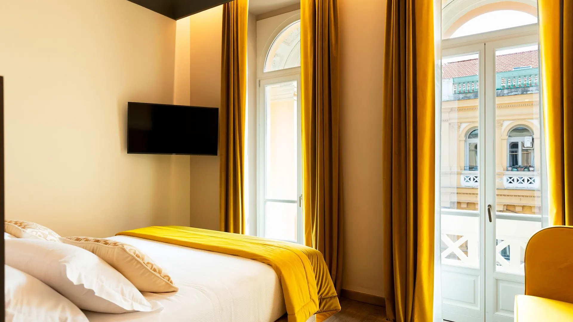 Amadomus Luxury Suites Νάπολη