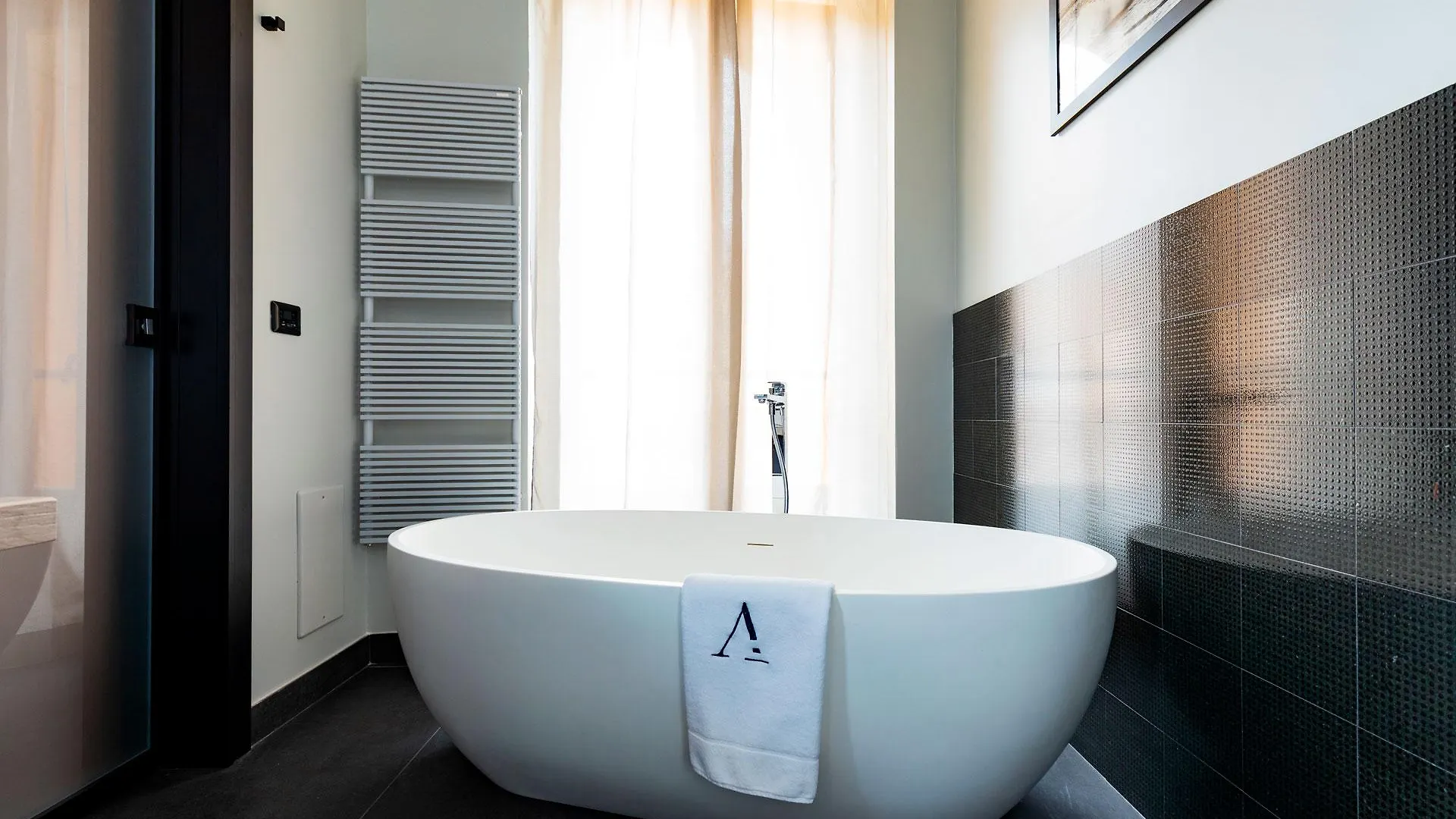 Ξενοδοχείο Amadomus Luxury Suites Νάπολη