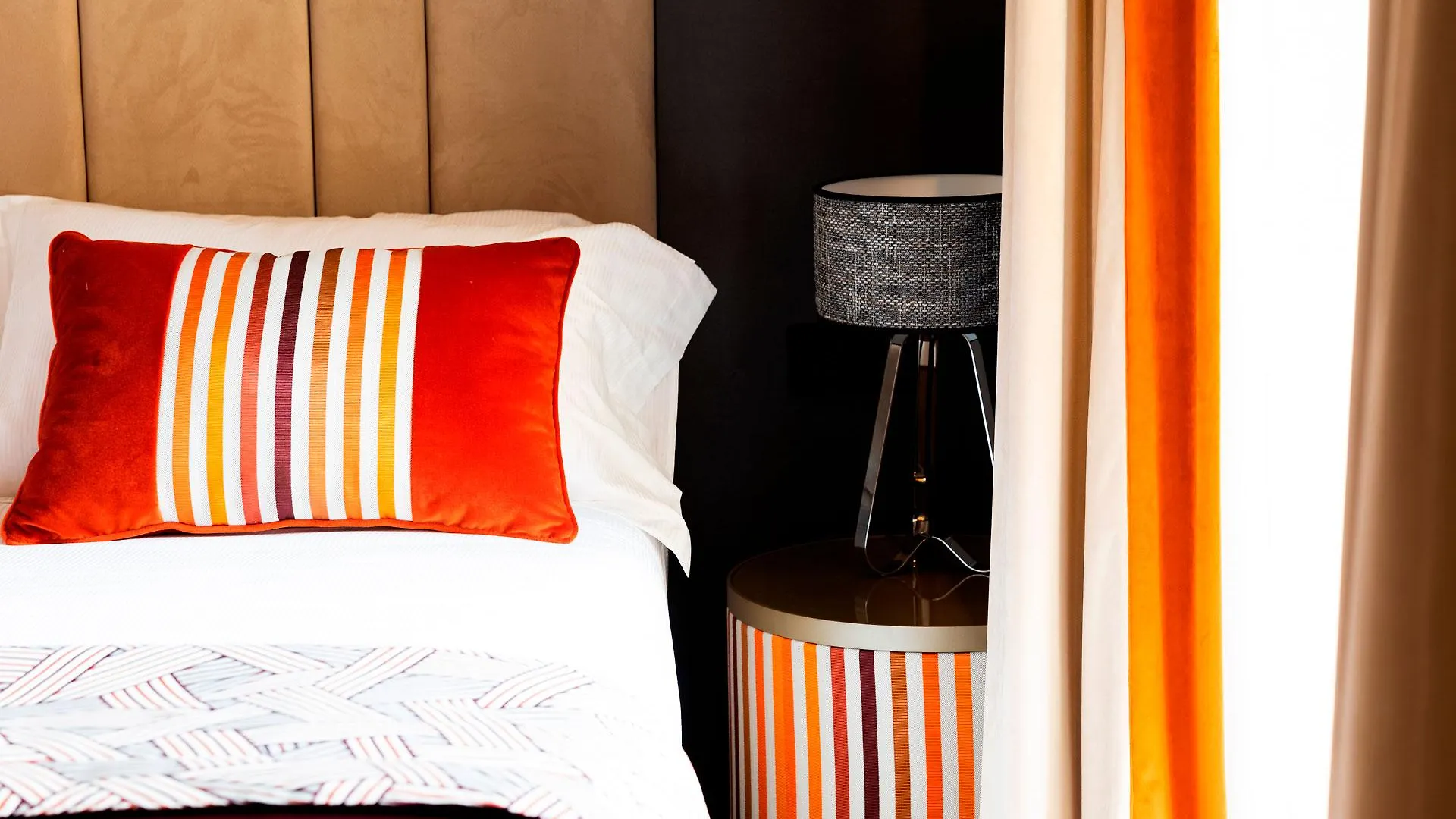 Amadomus Luxury Suites Νάπολη 4*,  Ιταλία