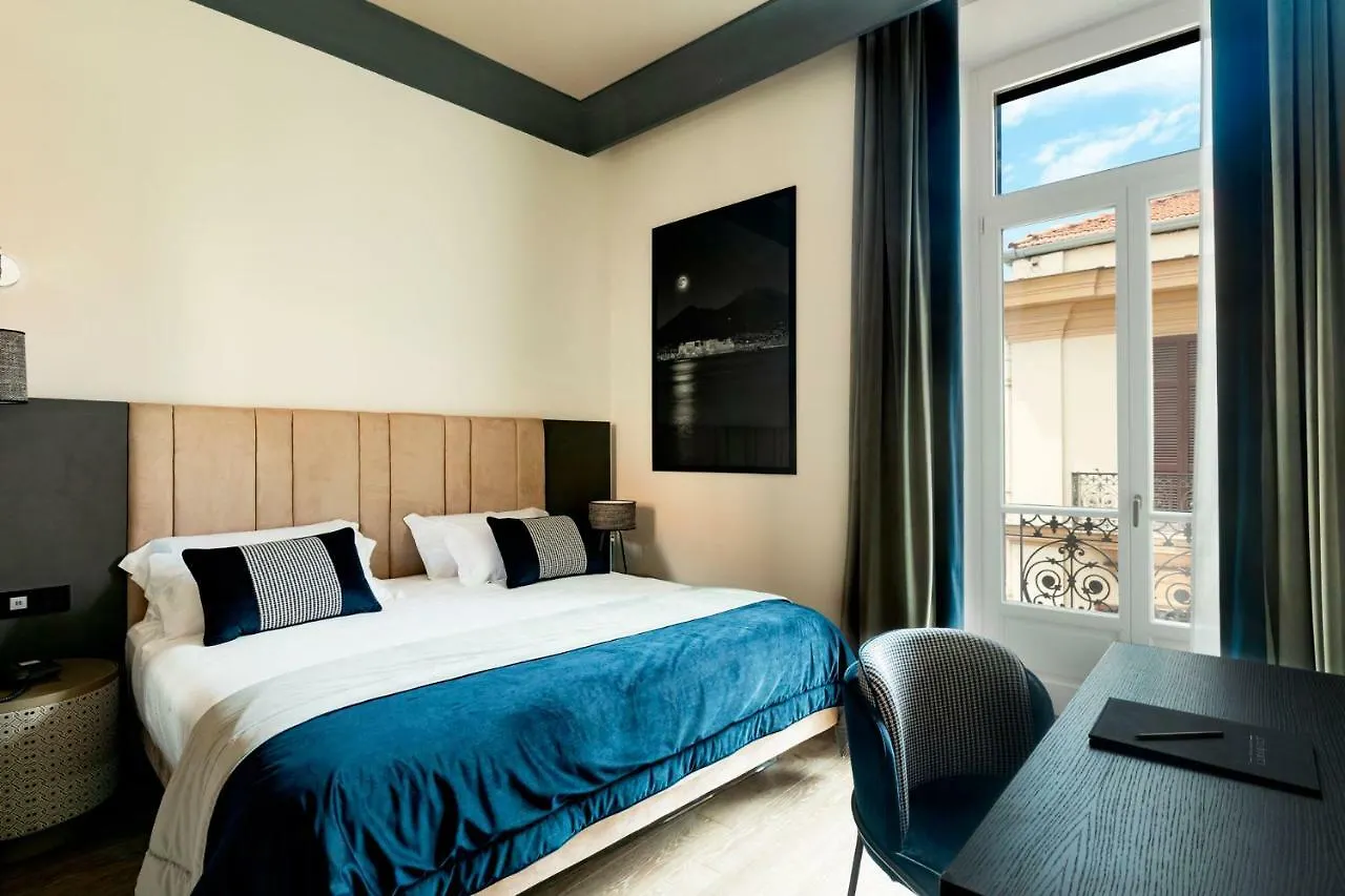 Amadomus Luxury Suites Νάπολη 4*,  Ιταλία