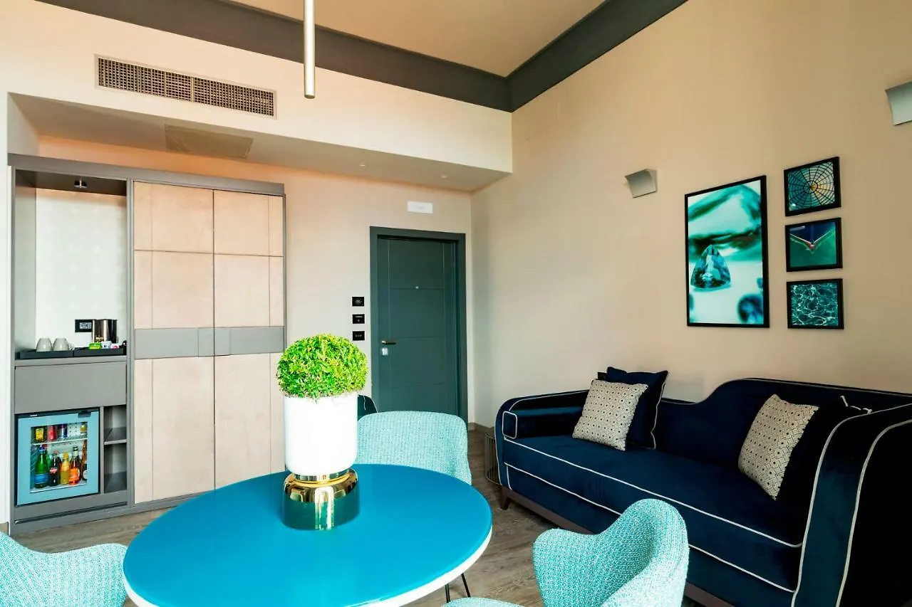 Amadomus Luxury Suites Νάπολη