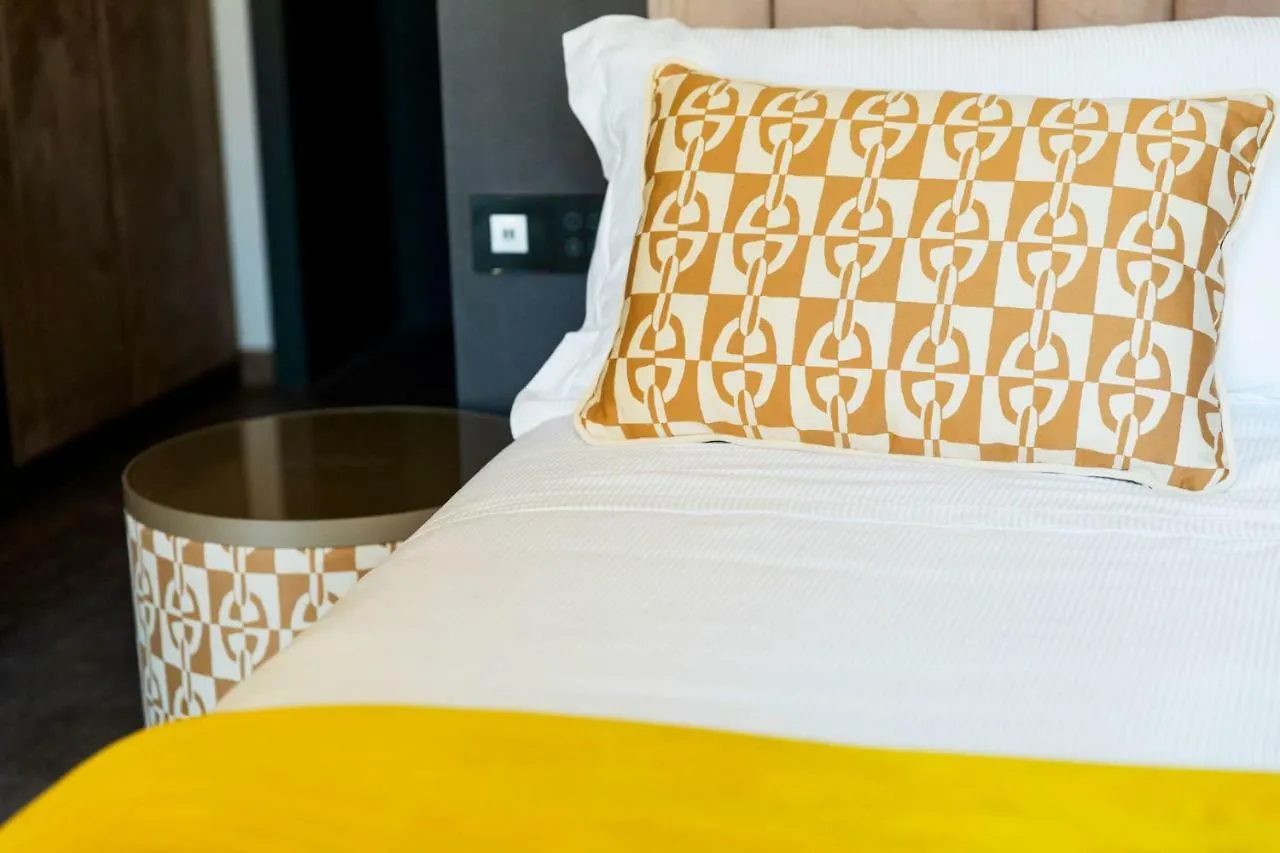 Ξενοδοχείο Amadomus Luxury Suites Νάπολη