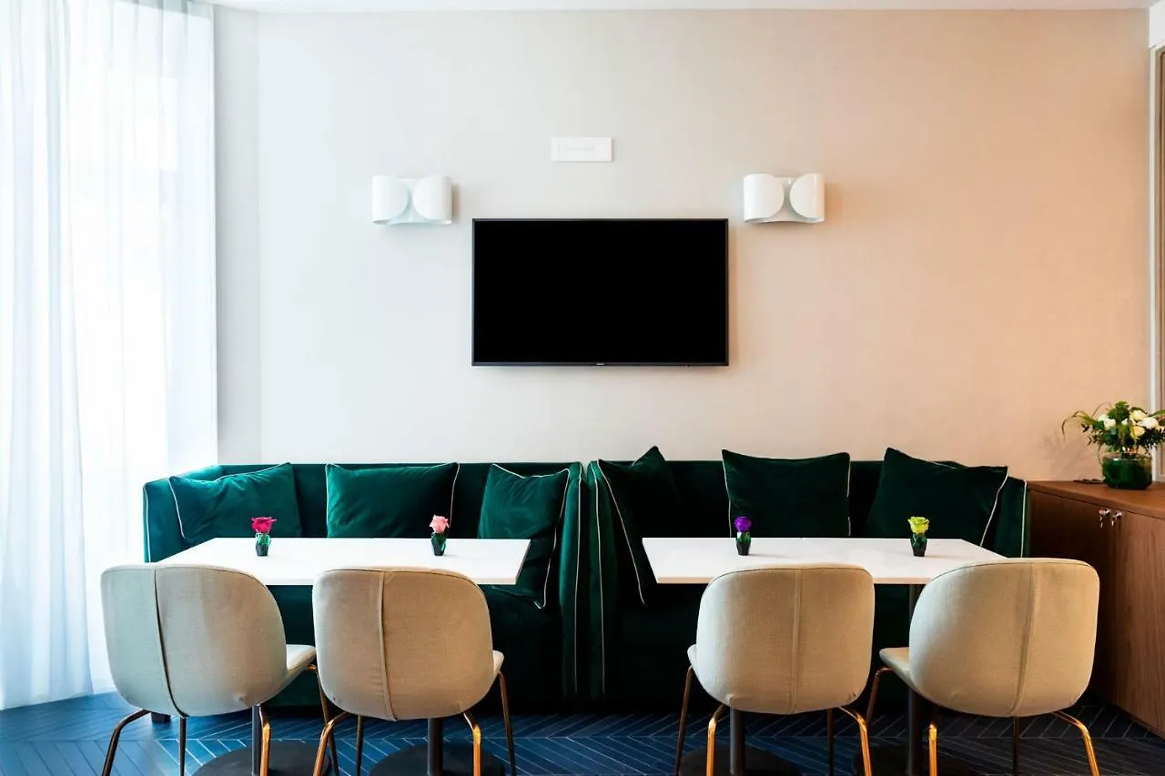 Amadomus Luxury Suites Νάπολη 4*,