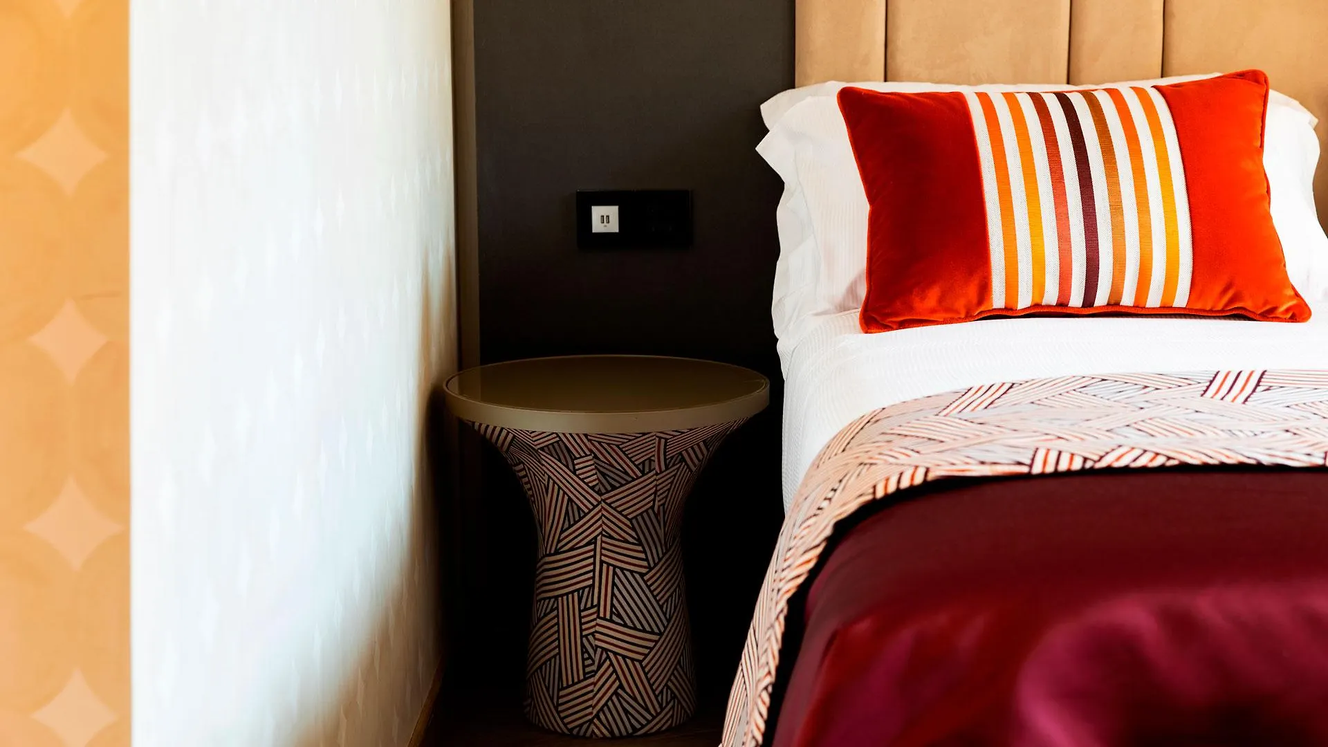 Amadomus Luxury Suites Naples Hotel